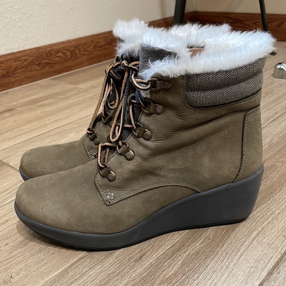 Sperry faux fur lace up wedge boots - Picture 3 of 12